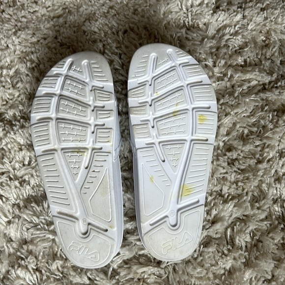 Unisex Fila slides ( 2 pair ) sold together. - Picture 4 of 4